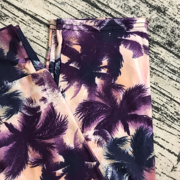 High Waist Capris Leggings - Picture 4 of 7